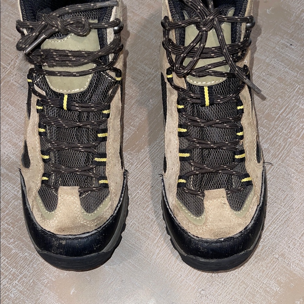 Men's Hiking Boots - Black and Tan